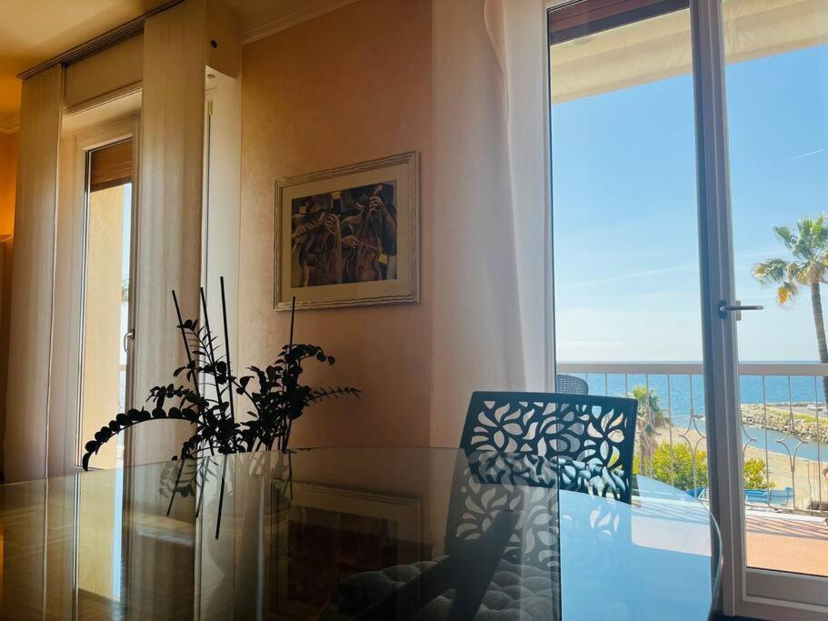 Brezza Di Mare Apartment Imperia Exterior photo