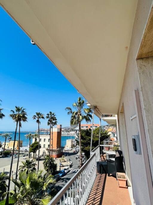 Brezza Di Mare Apartment Imperia Exterior photo